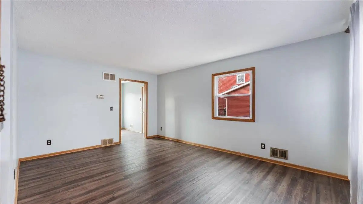 1525 Clarence Street, Saint Paul, MN 55106
