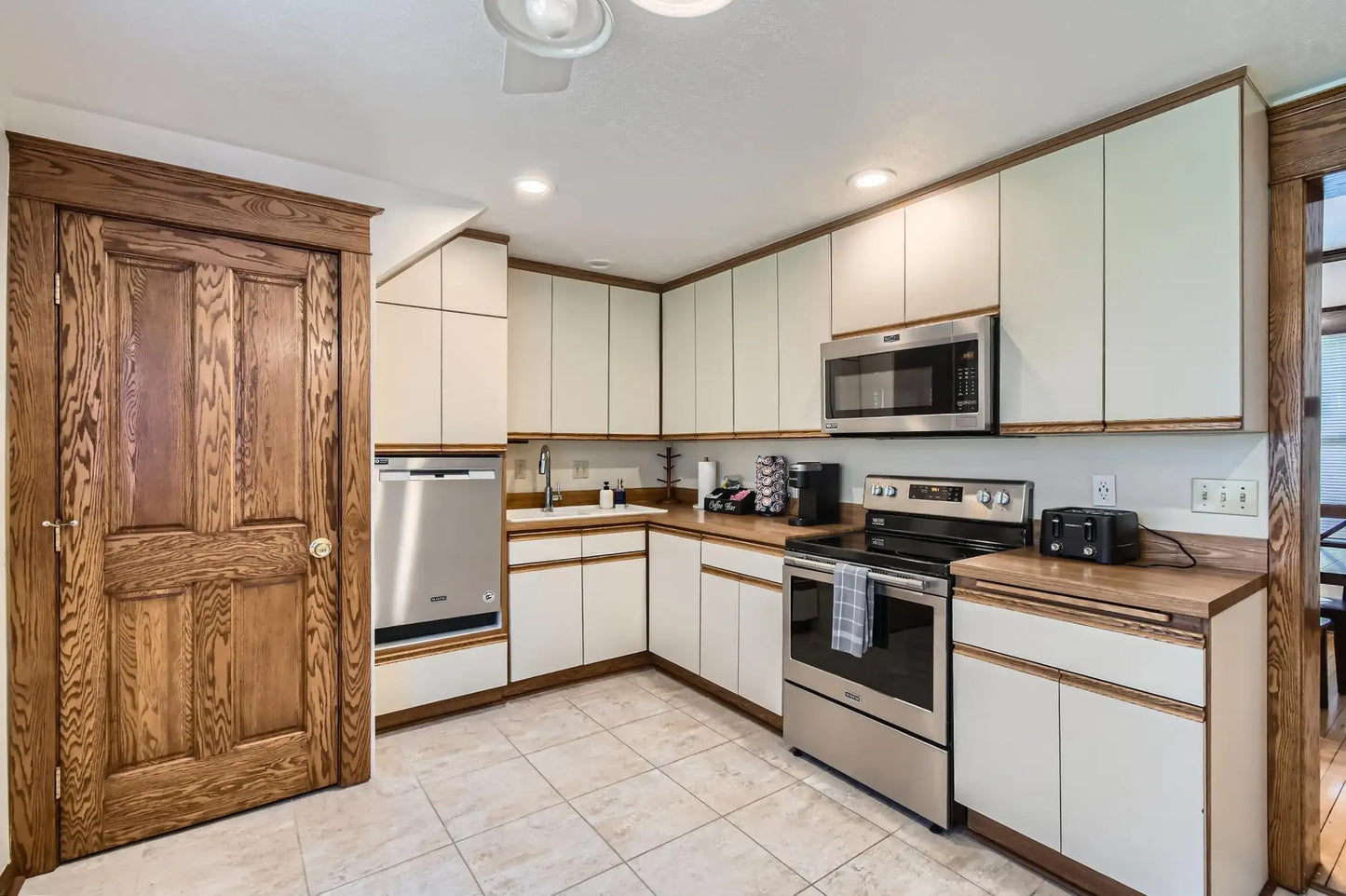 401 Highway 7 , Excelsior, MN 55331