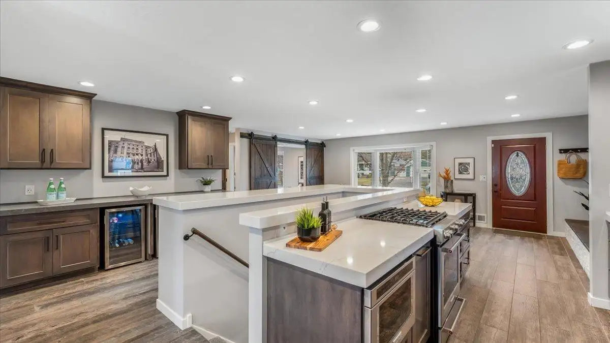6930 Clay Avenue, Inver Grove Heights, MN 55076