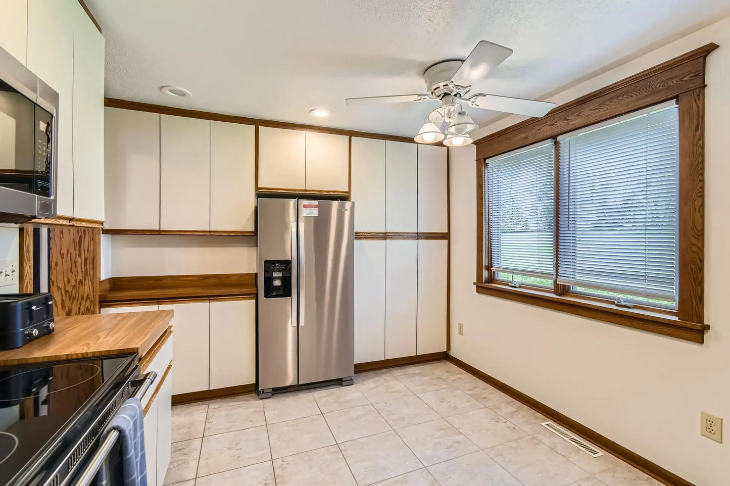 401 Highway 7 , Excelsior, MN 55331