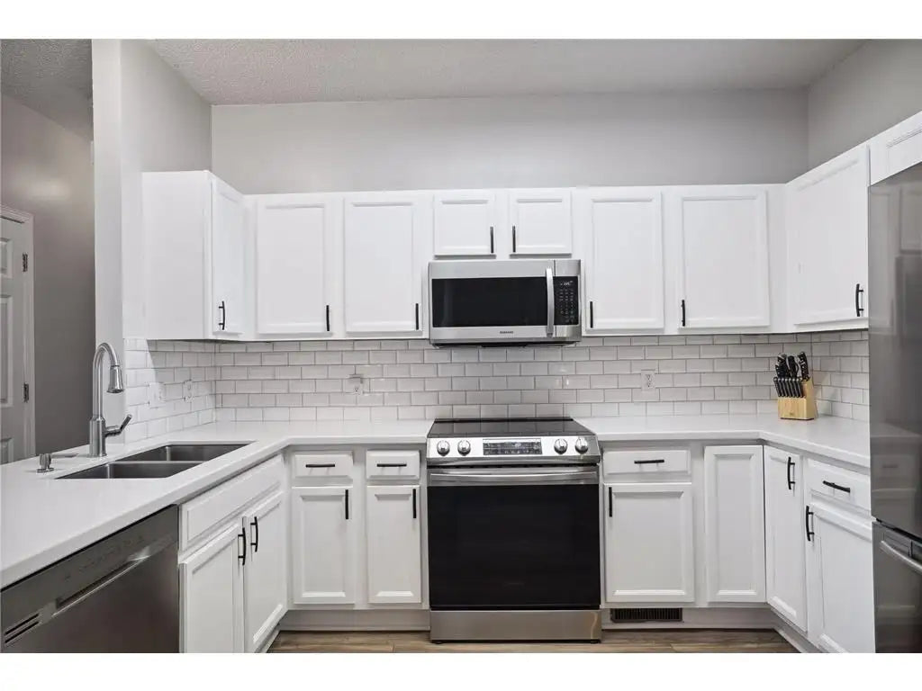 18227 Kerrville Trail, Lakeville, MN 55044