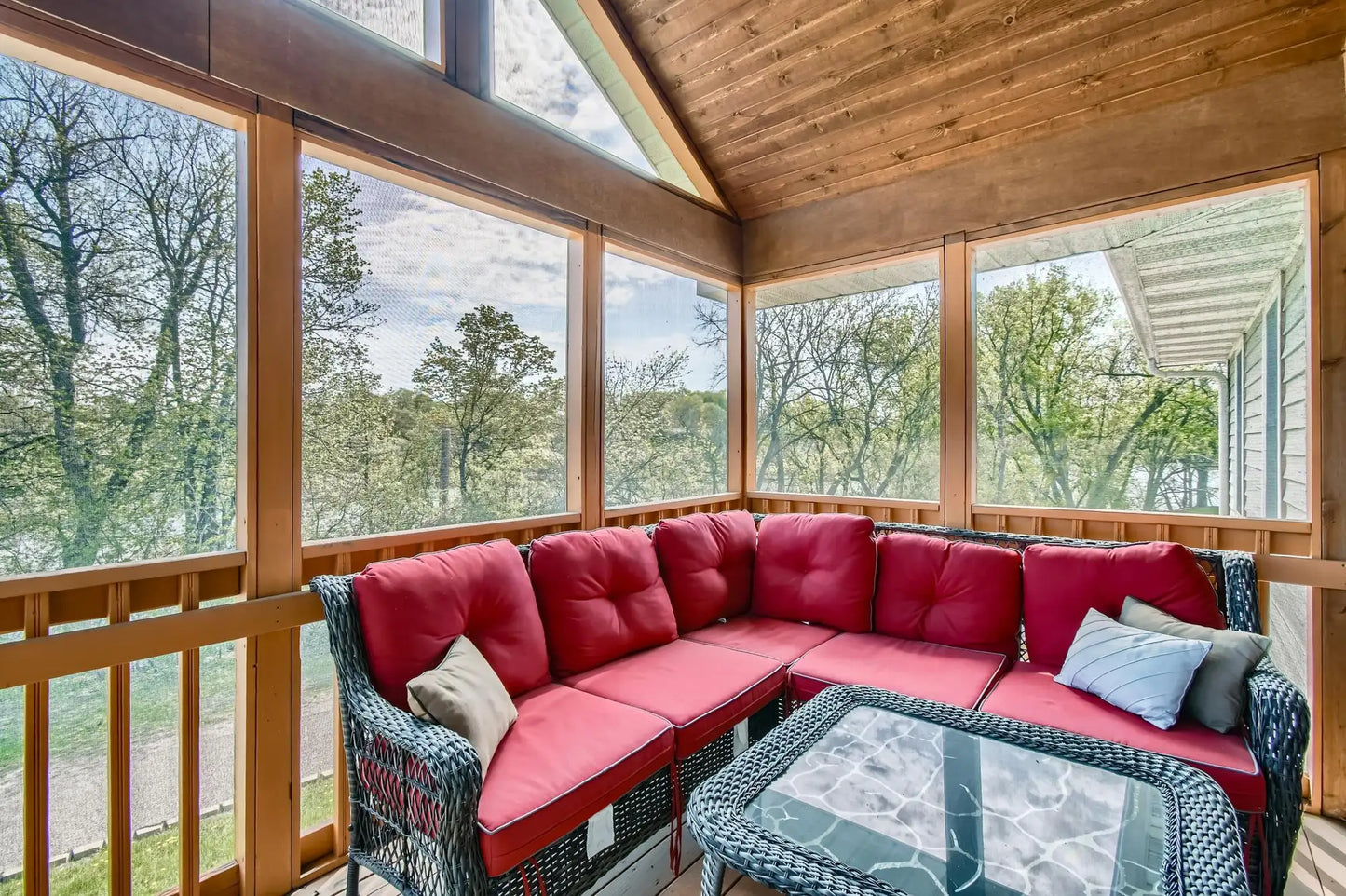 401 Highway 7 , Excelsior, MN 55331