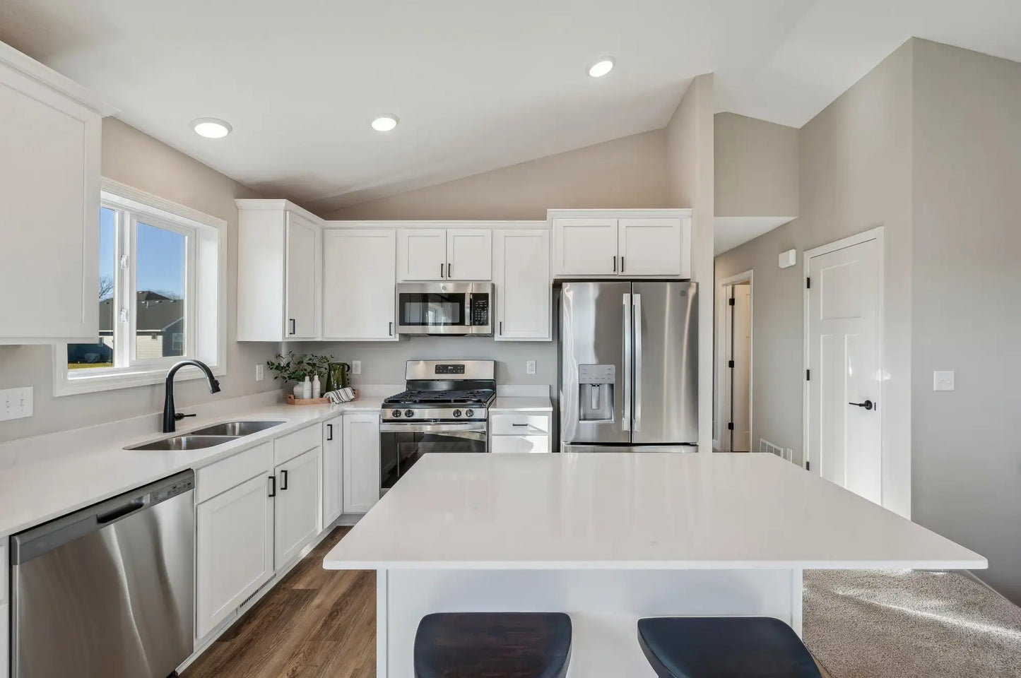 1960 Oak Ridge Street, Hanover, MN 55341