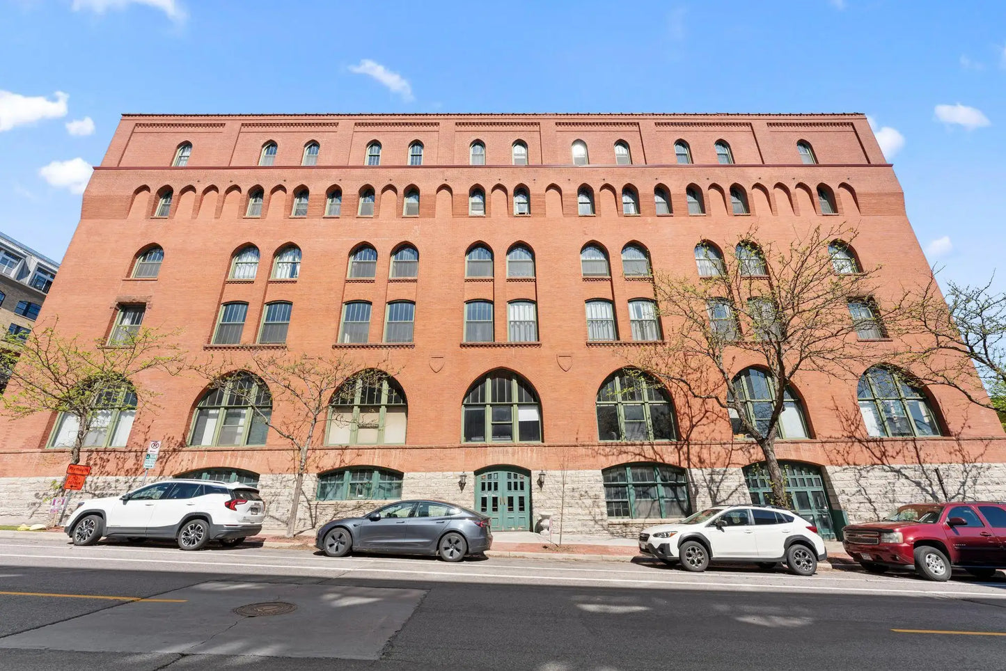 400 1st Street, Minneapolis, MN 55401