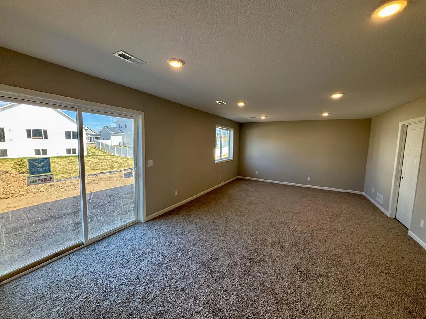 1960 Oak Ridge Street, Hanover, MN 55341
