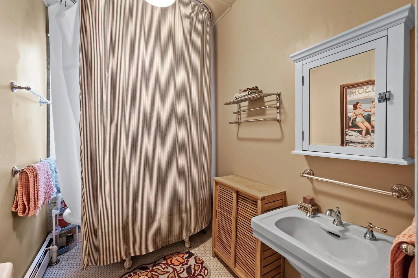 438 Portland Avenue, Saint Paul, MN 55102