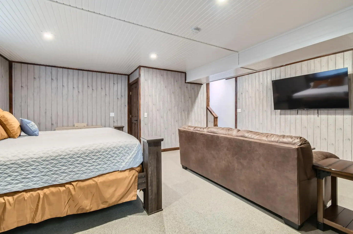 401 Highway 7 , Excelsior, MN 55331