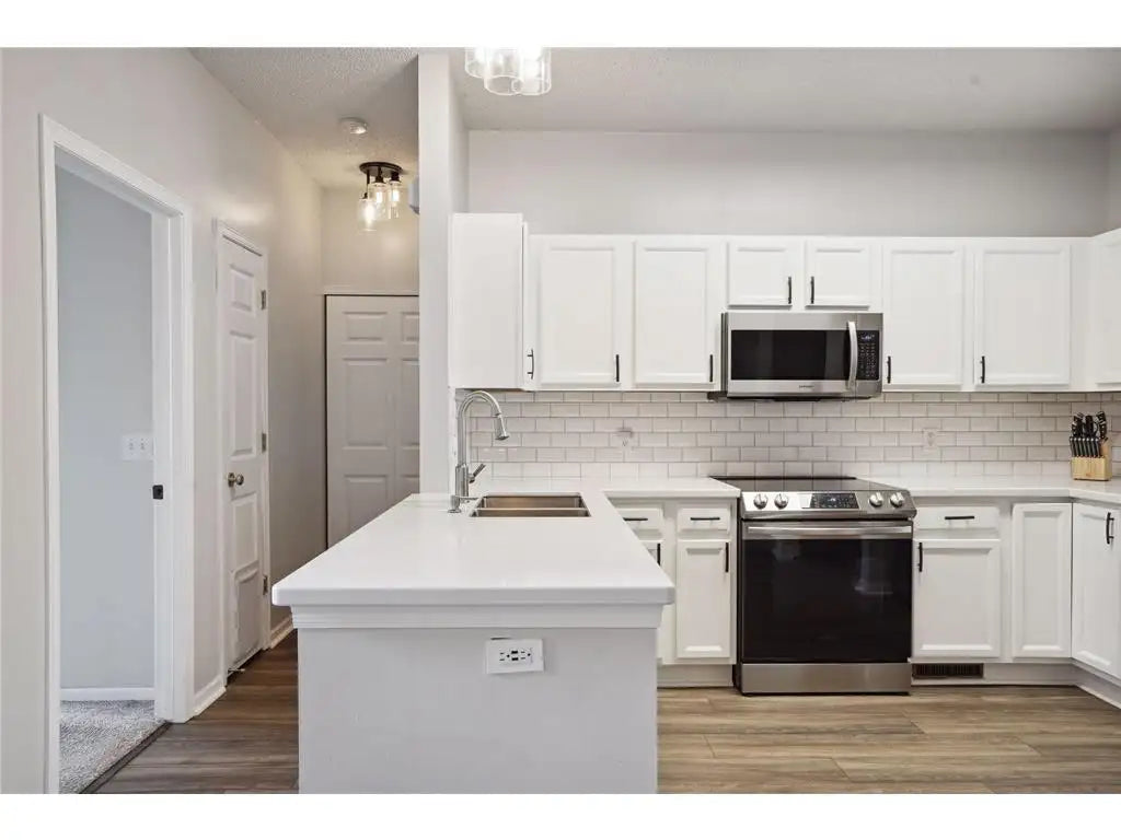 18227 Kerrville Trail, Lakeville, MN 55044