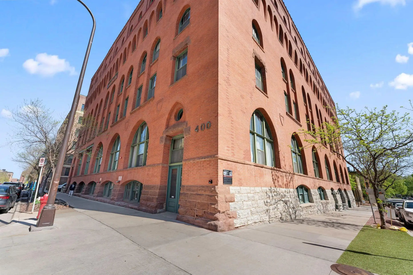 400 1st Street, Minneapolis, MN 55401