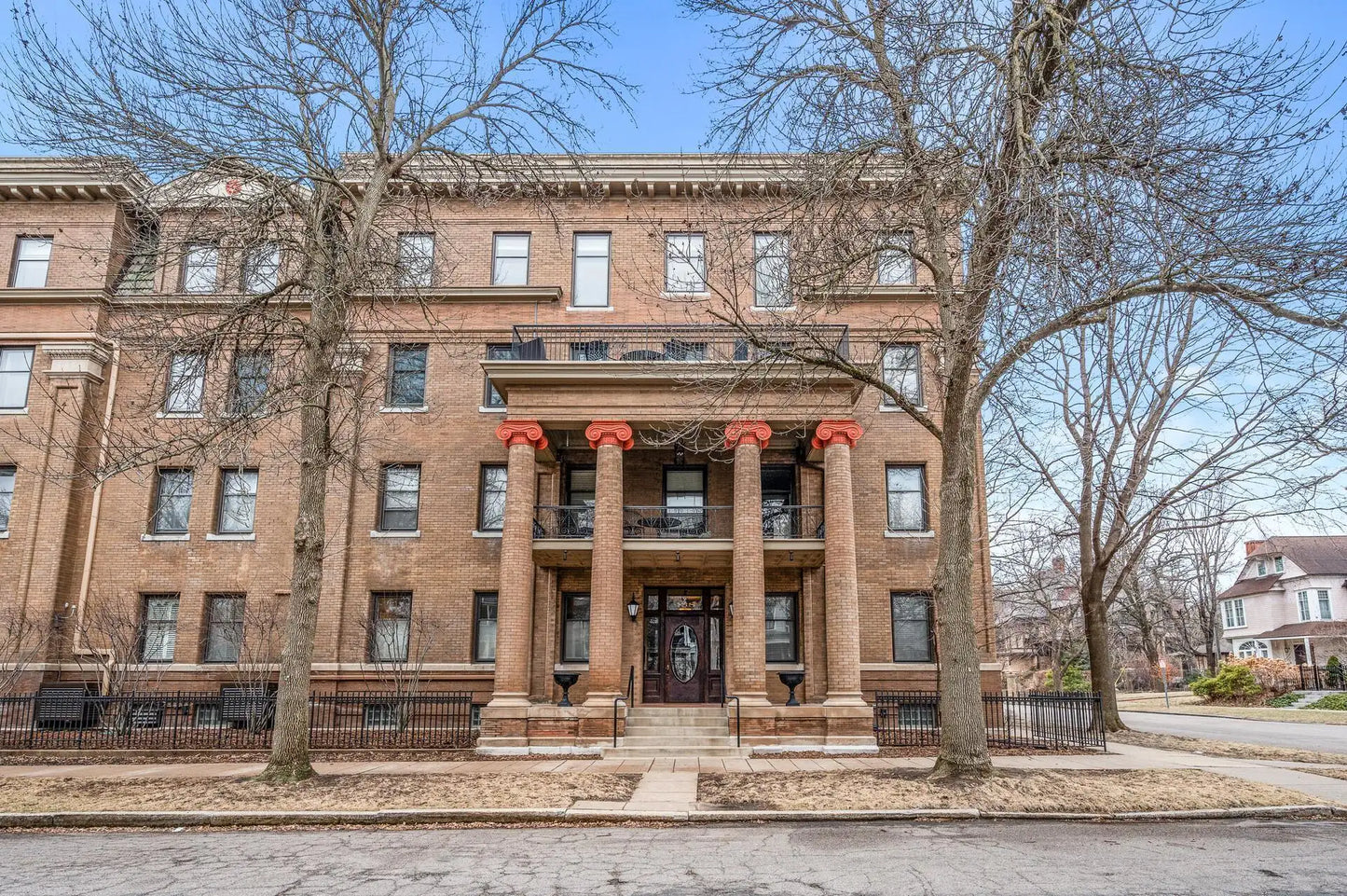 438 Portland Avenue, Saint Paul, MN 55102