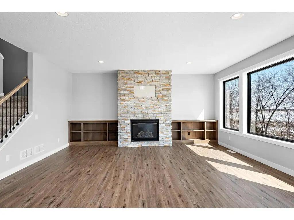 11513 Lakewood Court, Albertville, MN 55301