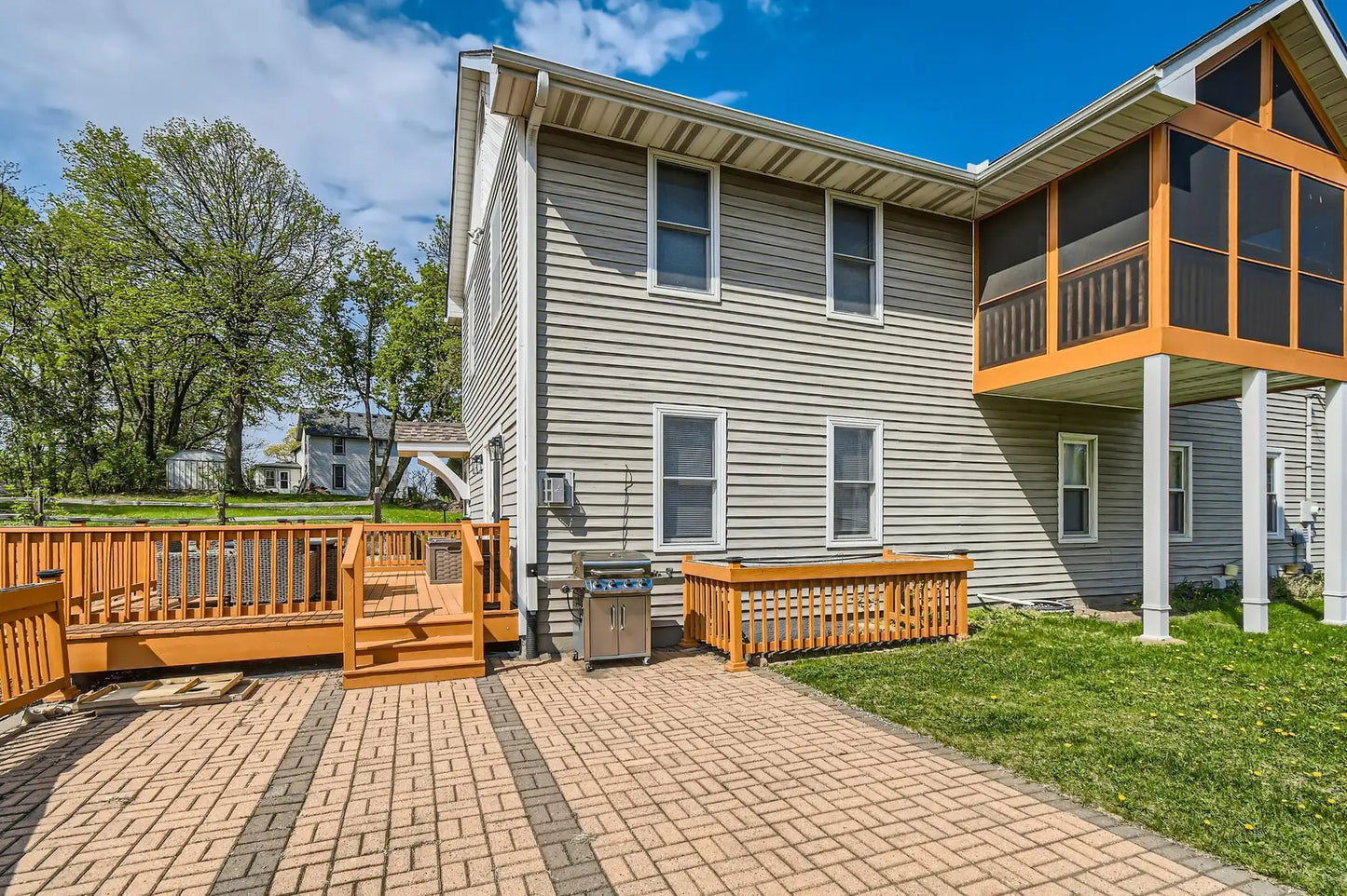 401 Highway 7 , Excelsior, MN 55331