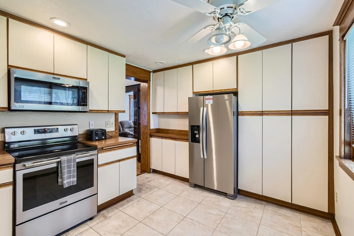 401 Highway 7 , Excelsior, MN 55331