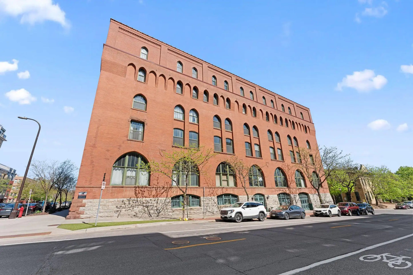 400 1st Street, Minneapolis, MN 55401