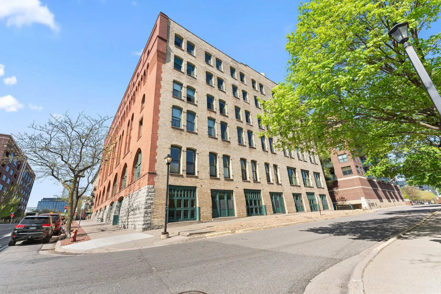 400 1st Street, Minneapolis, MN 55401