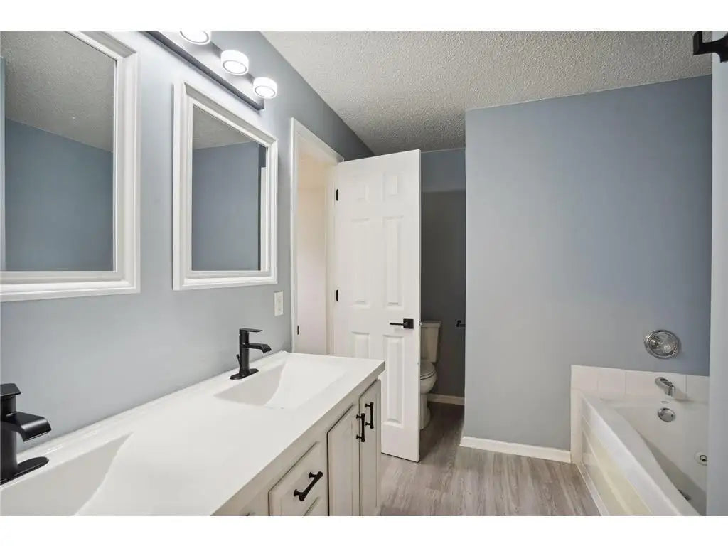 18227 Kerrville Trail, Lakeville, MN 55044